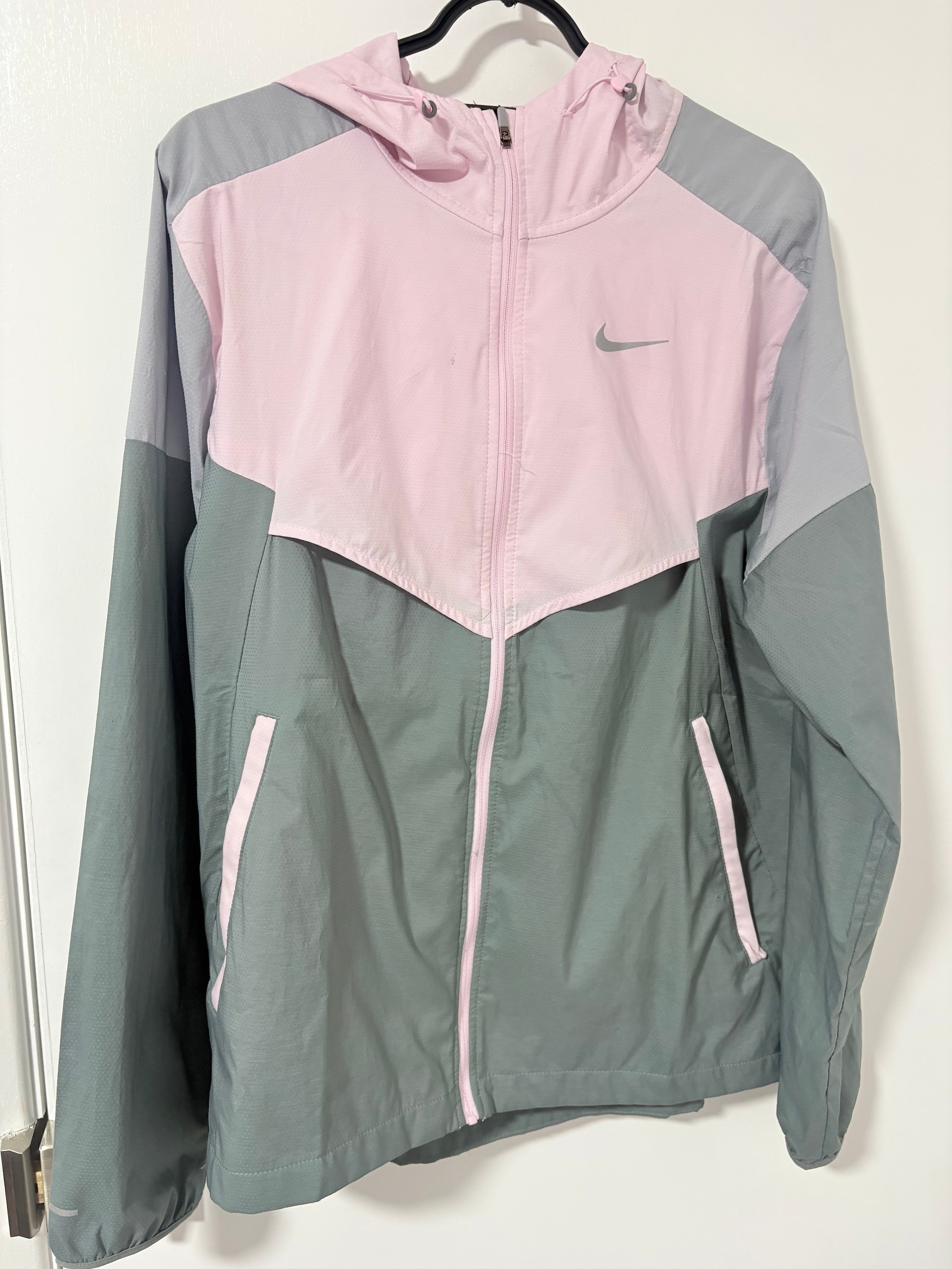 Nike Miller Pink/Grey/Green
Windbreaker